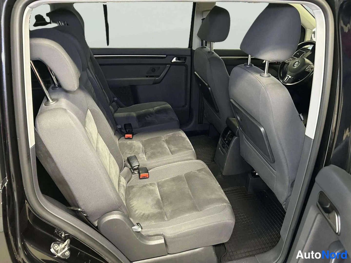 Musta Volkswagen Touran 2011, takaistuimet, kuva 20