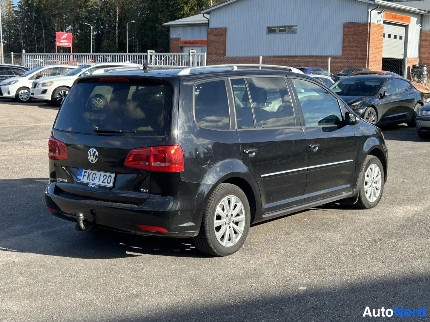 Musta Volkswagen Touran 2011, takaviisto, kuva 5