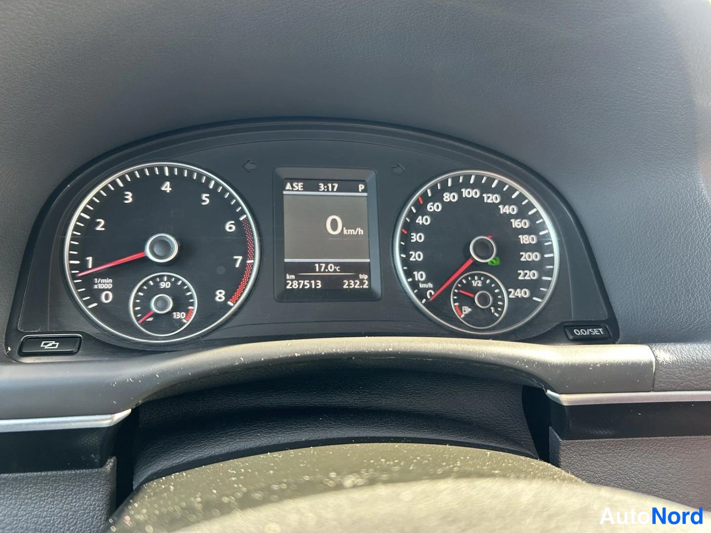 Musta Volkswagen Touran 2011, yksityiskohta, kuva 6