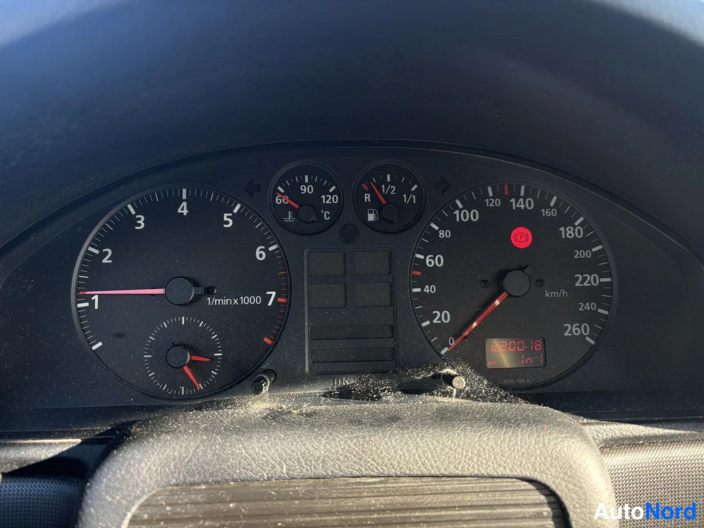 Muu: Audi-nuolikoska: t¨ same as text: