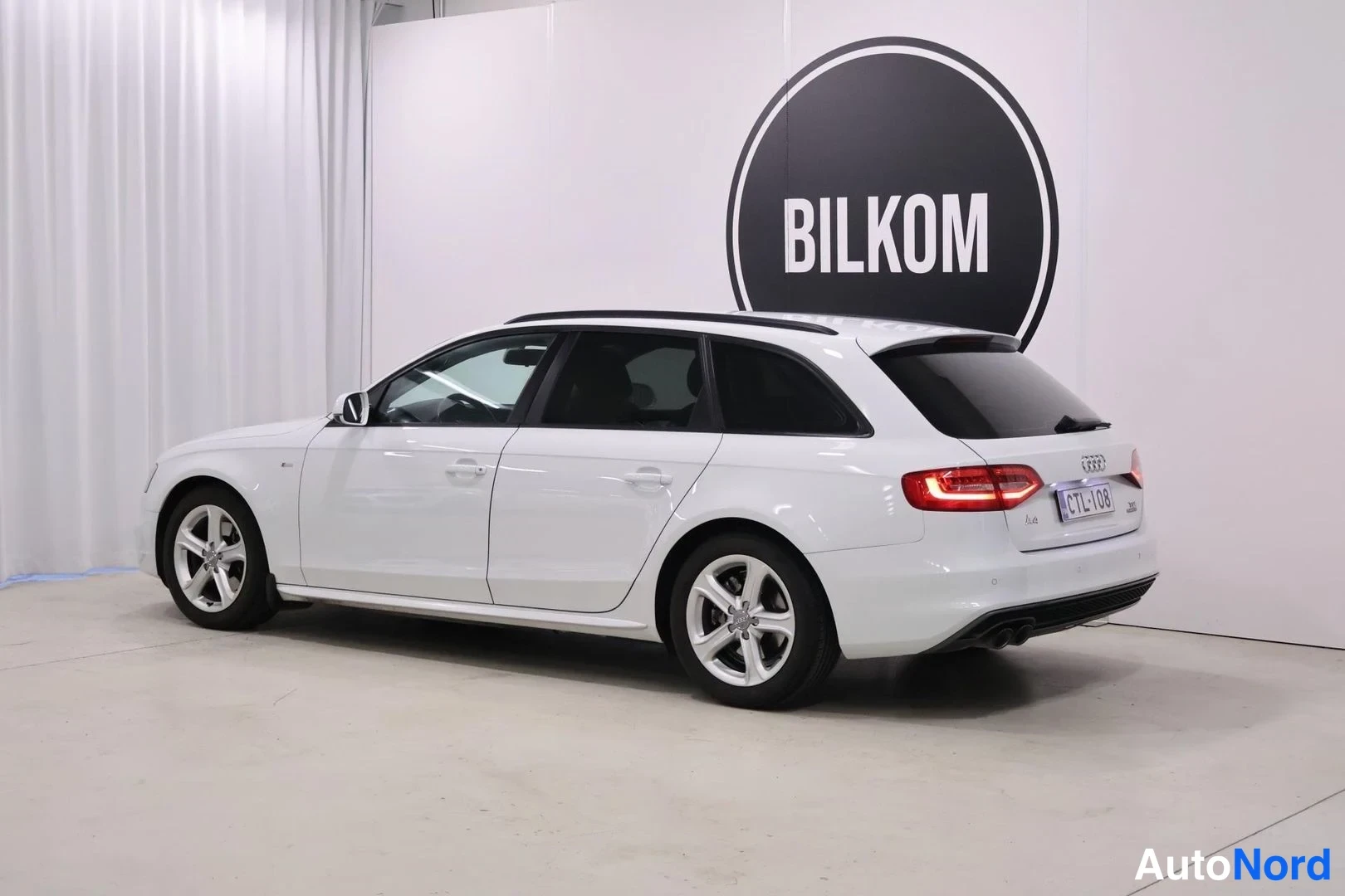 Valkoinen Audi A4 Avant 2015, takaviisto, kuva 9