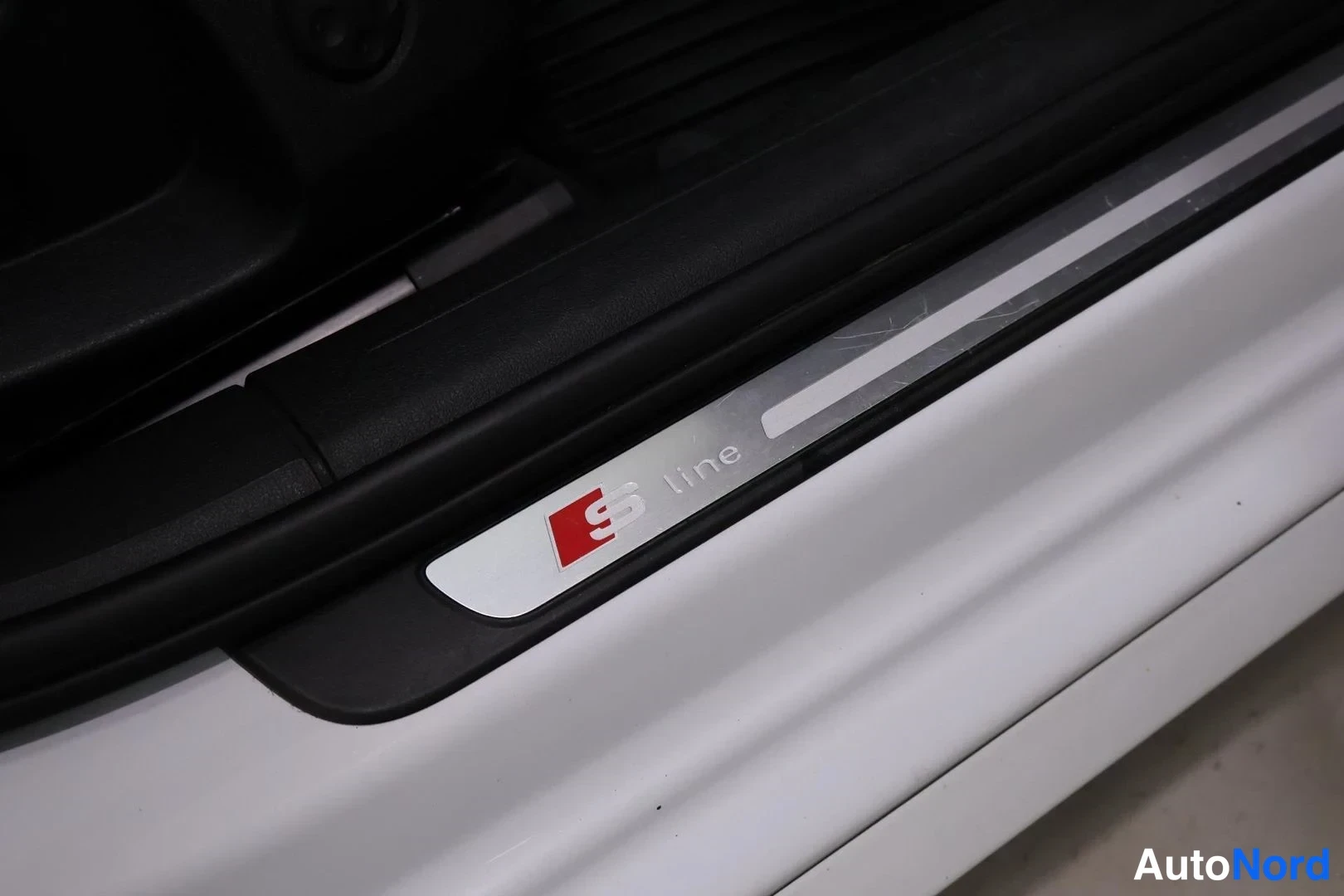 Valkoinen Audi A4 Avant 2015, yksityiskohta, kuva 19