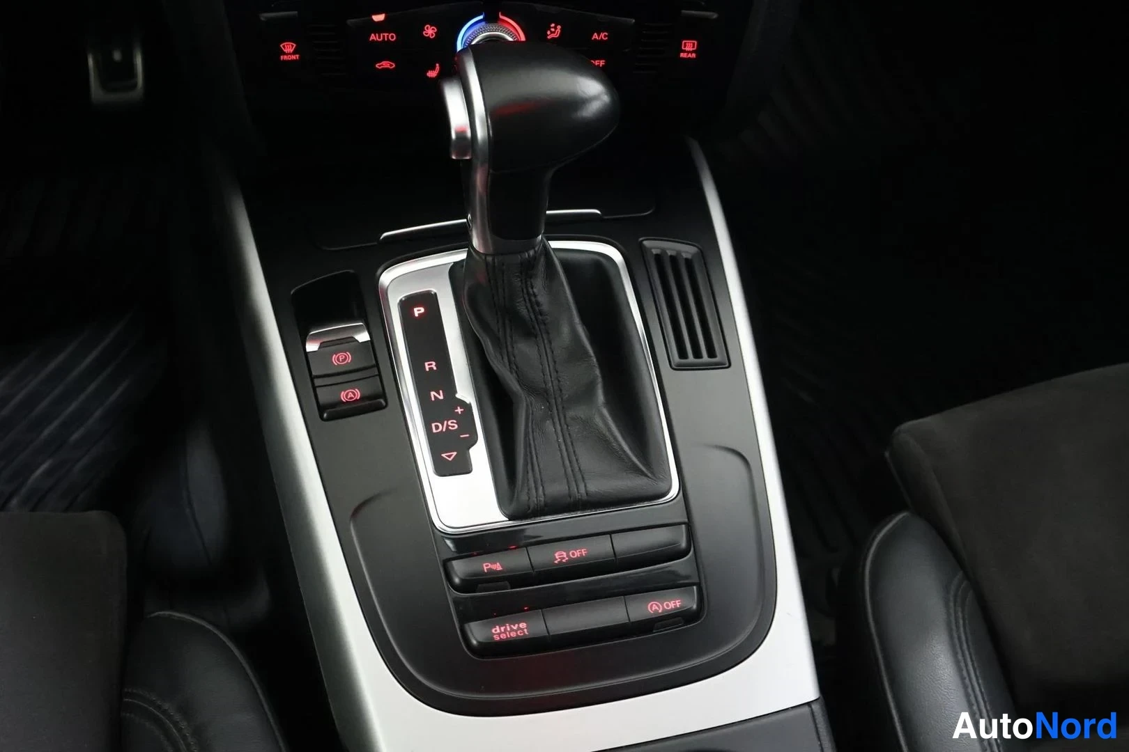 Valkoinen Audi A4 Avant 2015, yksityiskohta, kuva 25