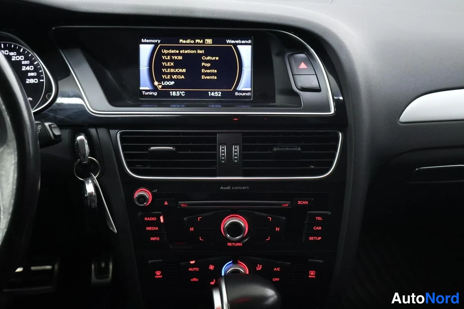 Valkoinen Audi A4 Avant 2015, yksityiskohta, kuva 22