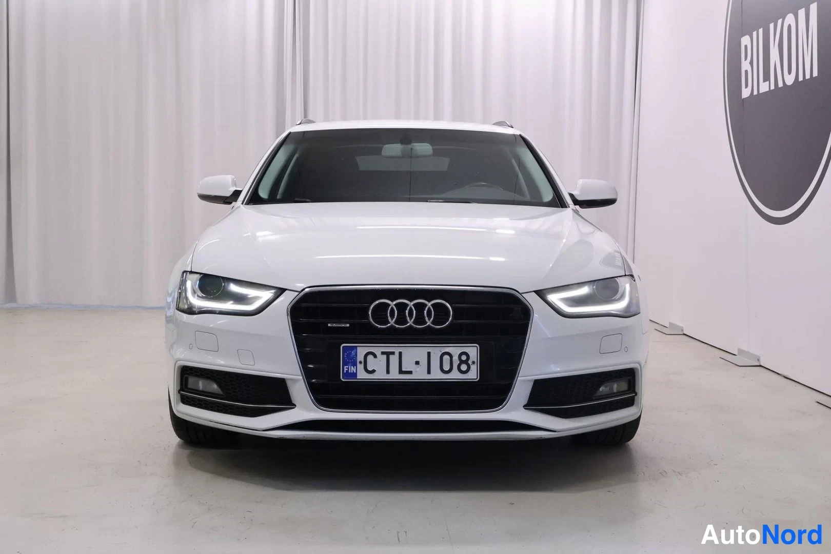 Valkoinen Audi A4 Avant 2015, edestä, kuva 7