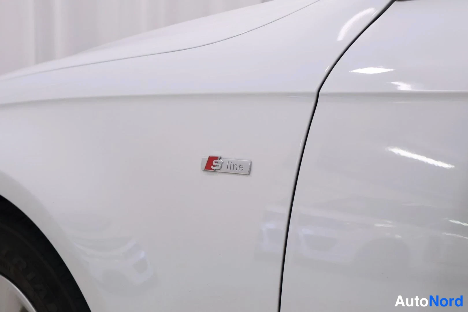 Valkoinen Audi A4 Avant 2015, yksityiskohta, kuva 18