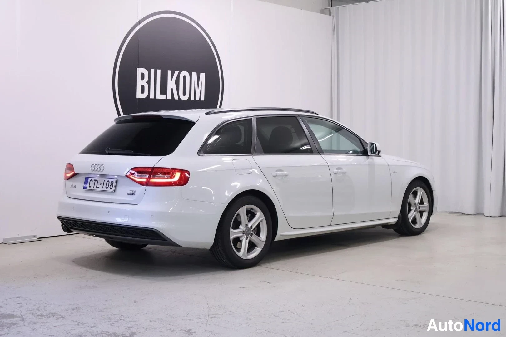 Valkoinen Audi A4 Avant 2015, takaviisto, kuva 8