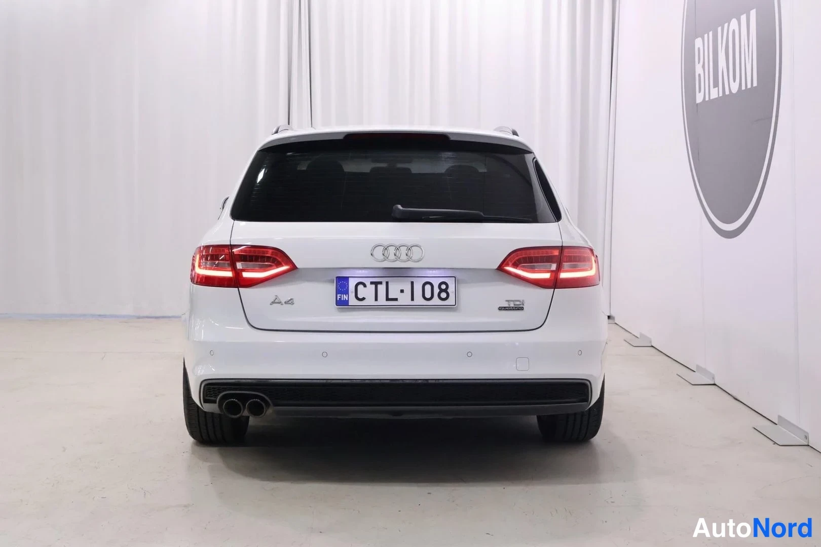 Valkoinen Audi A4 Avant 2015, takaa, kuva 10