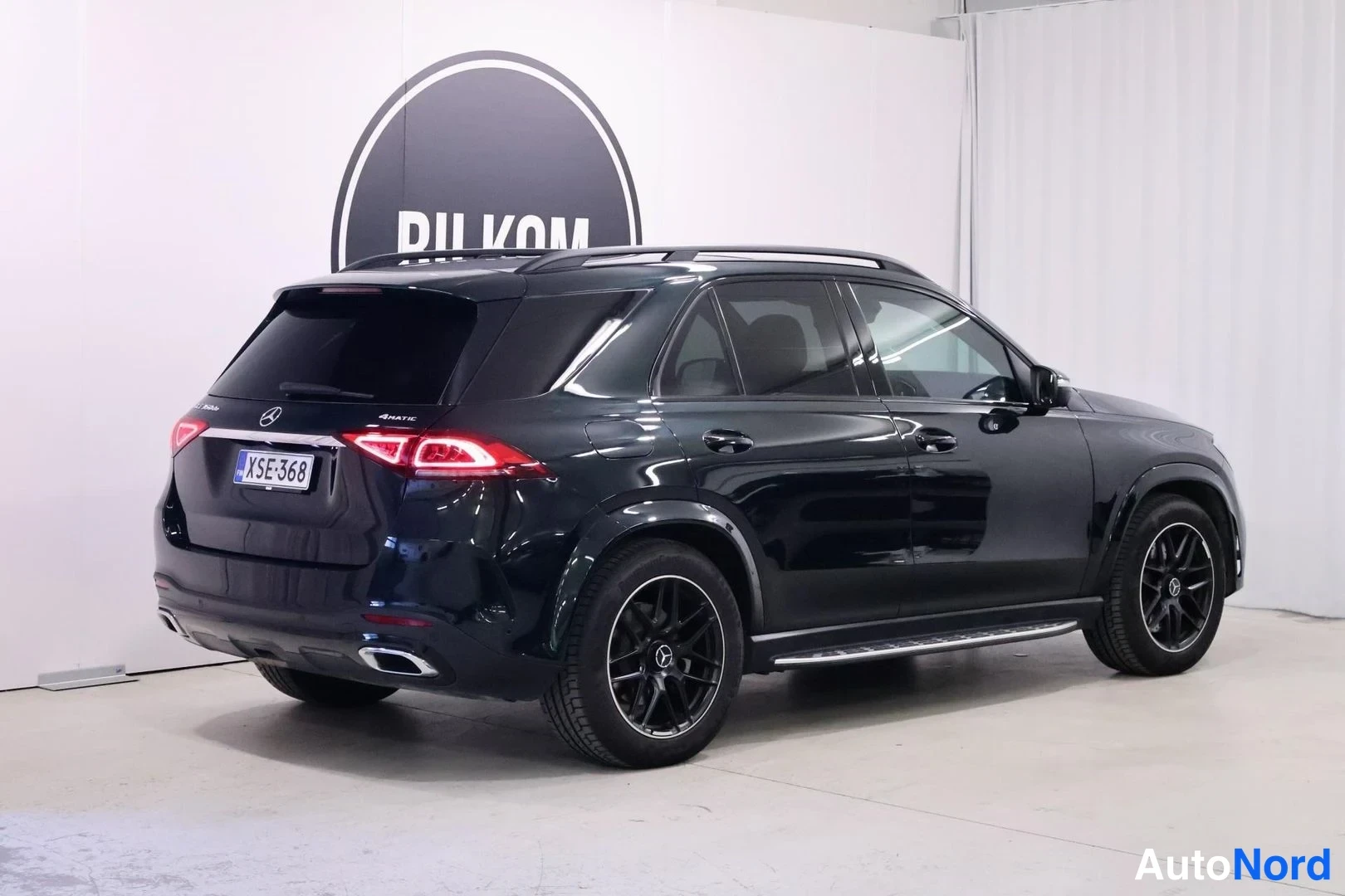 Takaviisto: Takaolkulma tummanvihreä Mercedes-Benz GLE 350 de 4MATIC 2023, näkyy takavalo, rekisterikilpi, 4MATIC-merkintä, tummat kevytmetallivanteet, sivulista, Bilkom ta