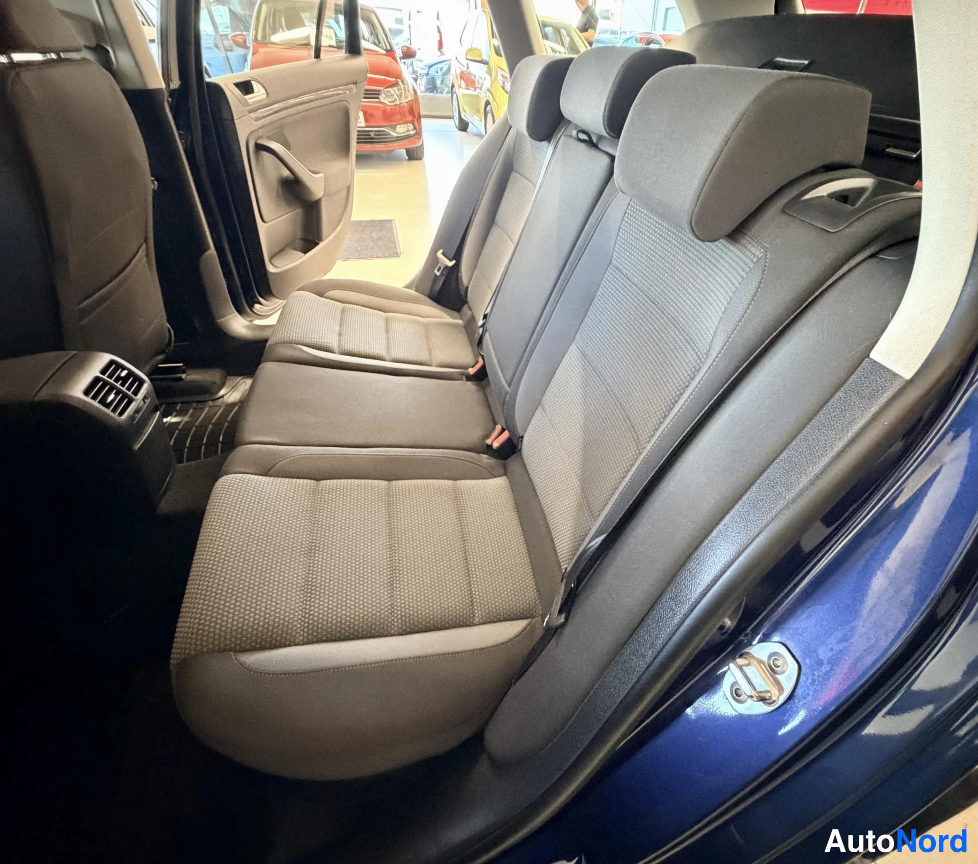 Sininen Volkswagen Golf 2011, kuva 14