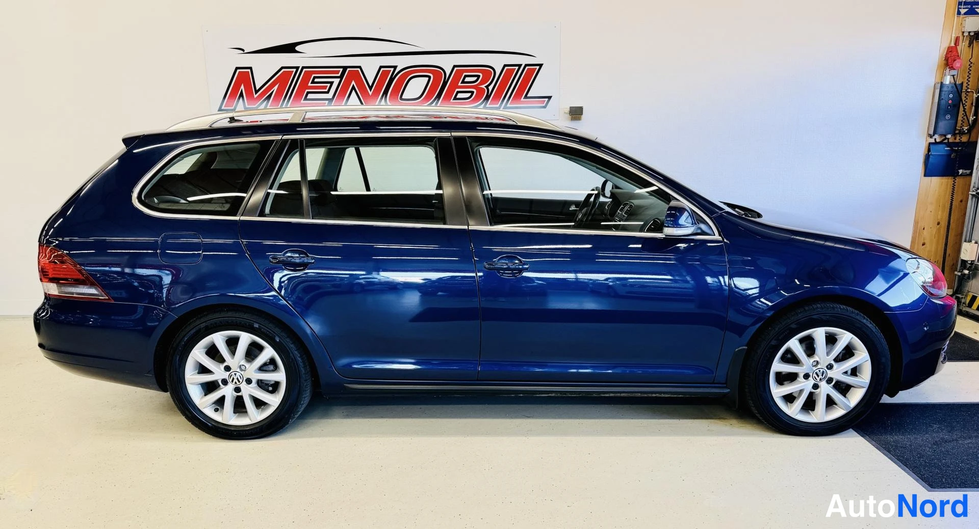 Sininen Volkswagen Golf 2011, sivulta, kuva 9