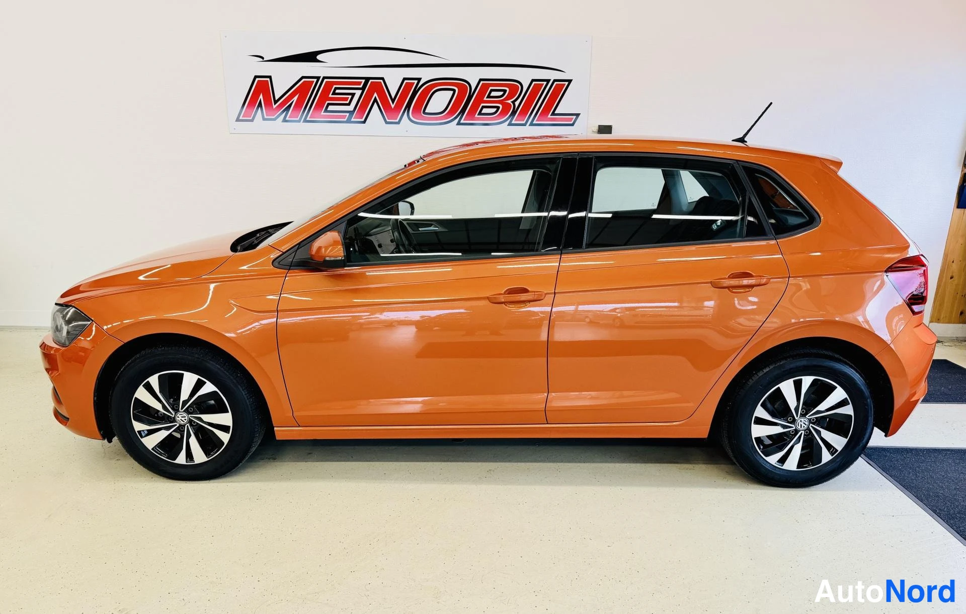 Oranssi Volkswagen Polo 2018, sivulta, kuva 8