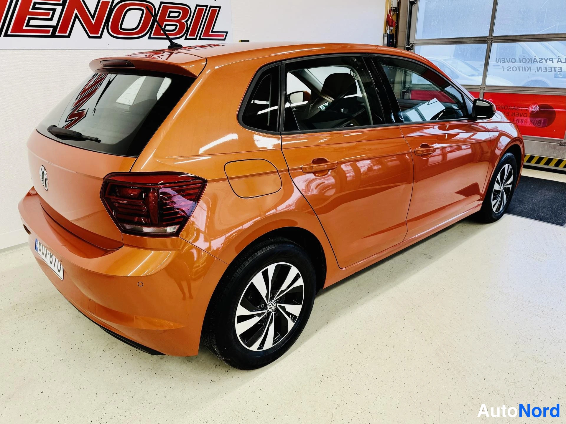 Oranssi Volkswagen Polo 2018, takaviisto, kuva 12