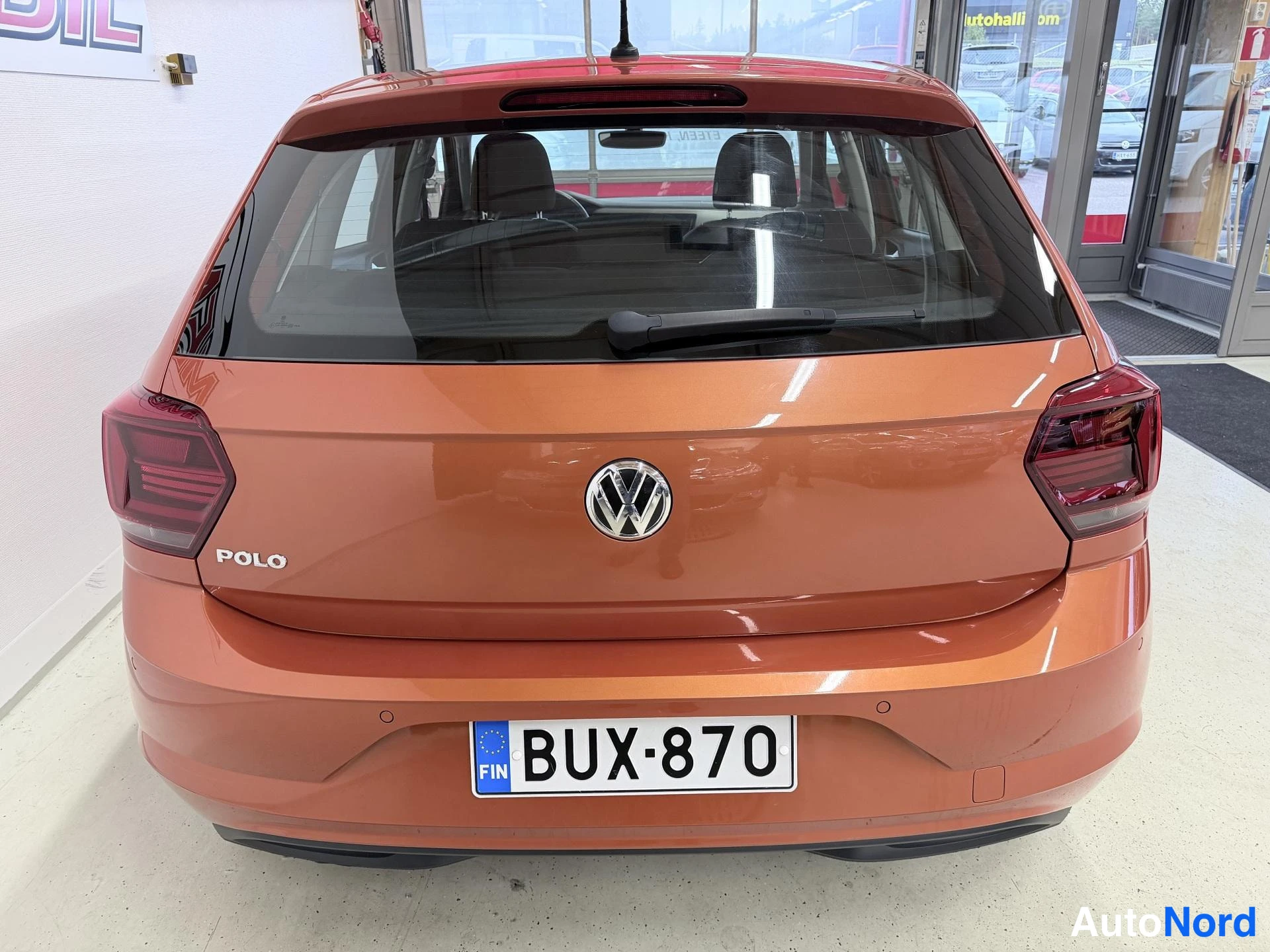 Oranssi Volkswagen Polo 2018, takaa, kuva 15