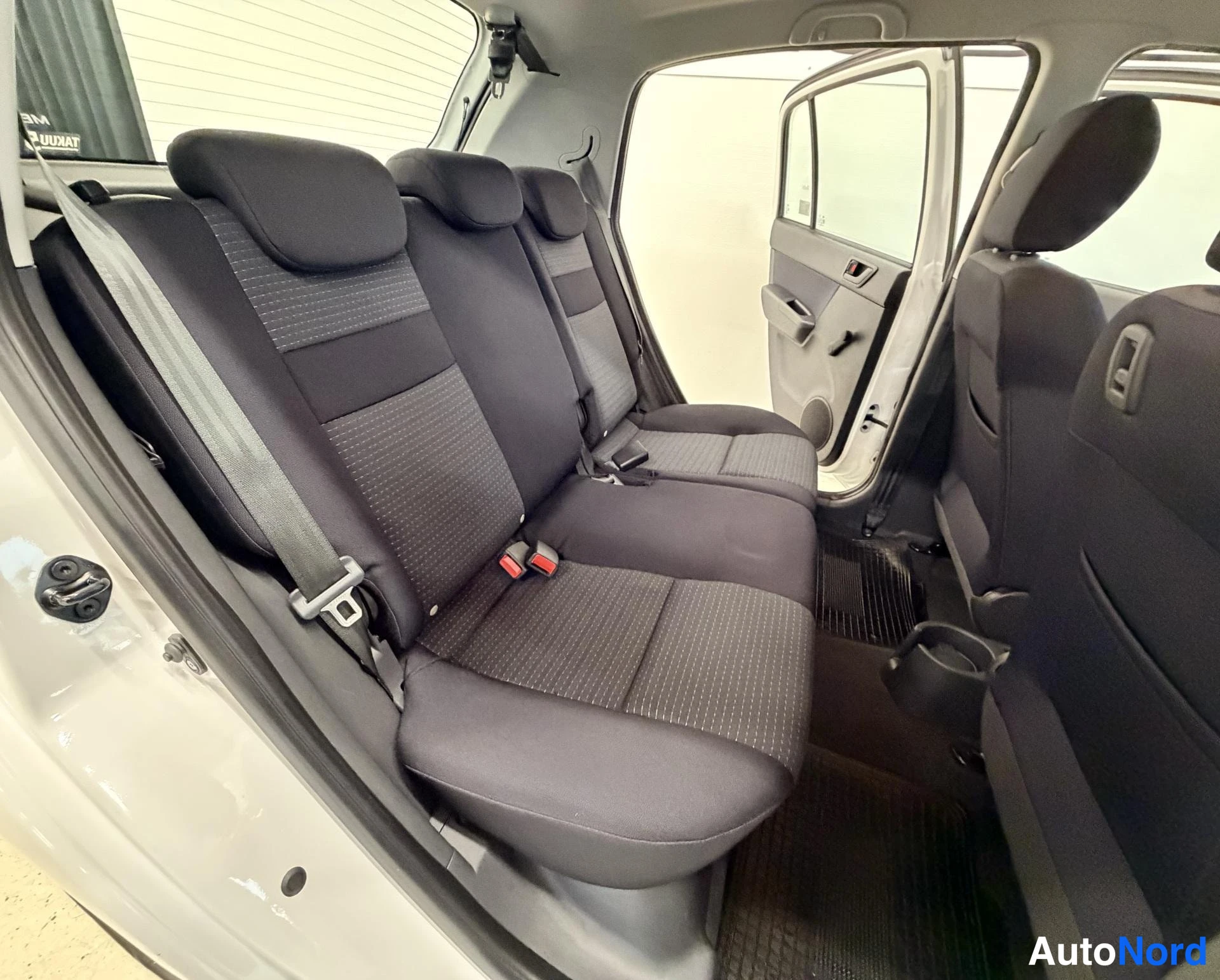Valkoinen Hyundai Getz 2008, sivulta, kuva 9