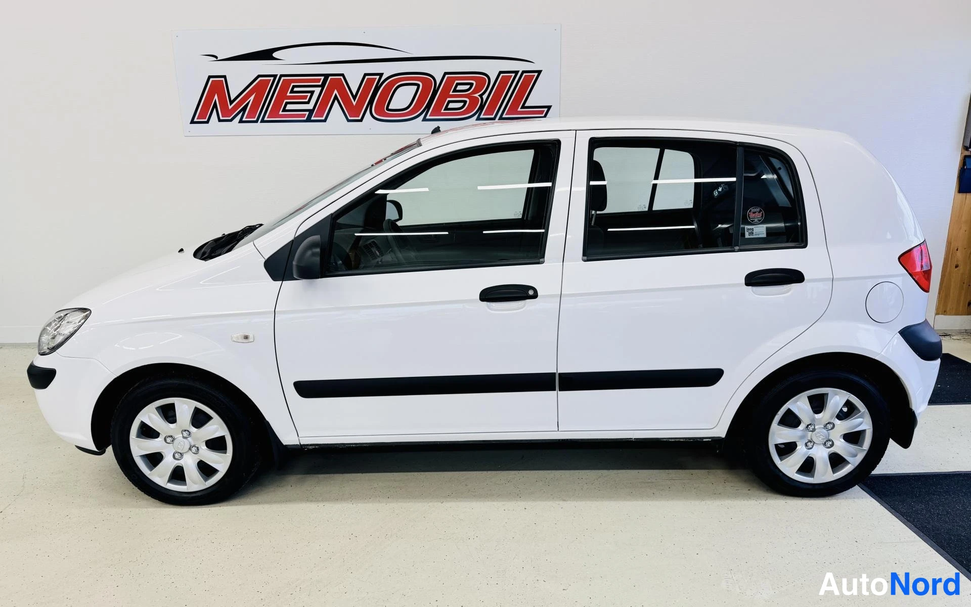 Valkoinen Hyundai Getz 2008, sivulta, kuva 5