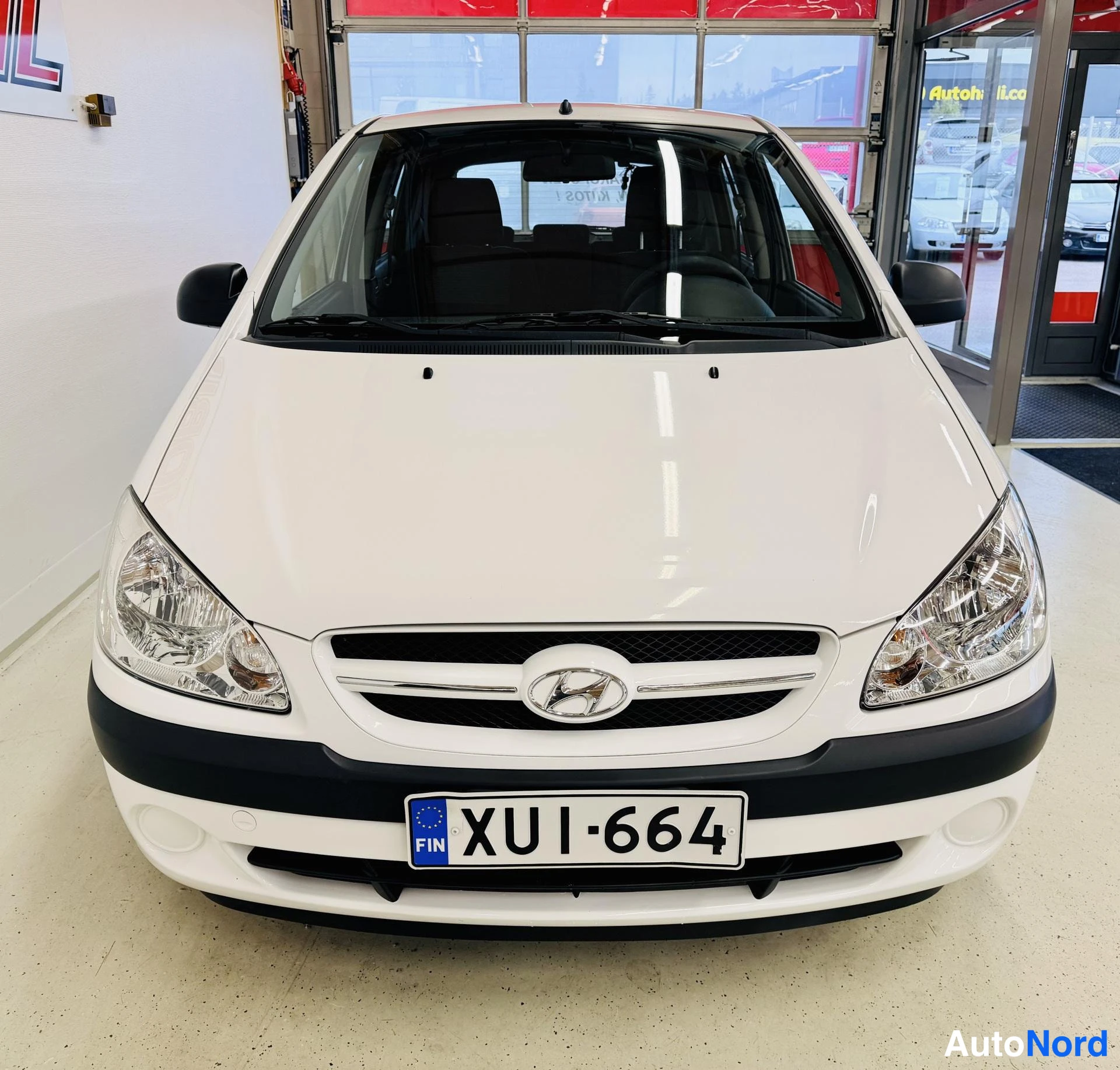 Valkoinen Hyundai Getz 2008, edestä, kuva 4