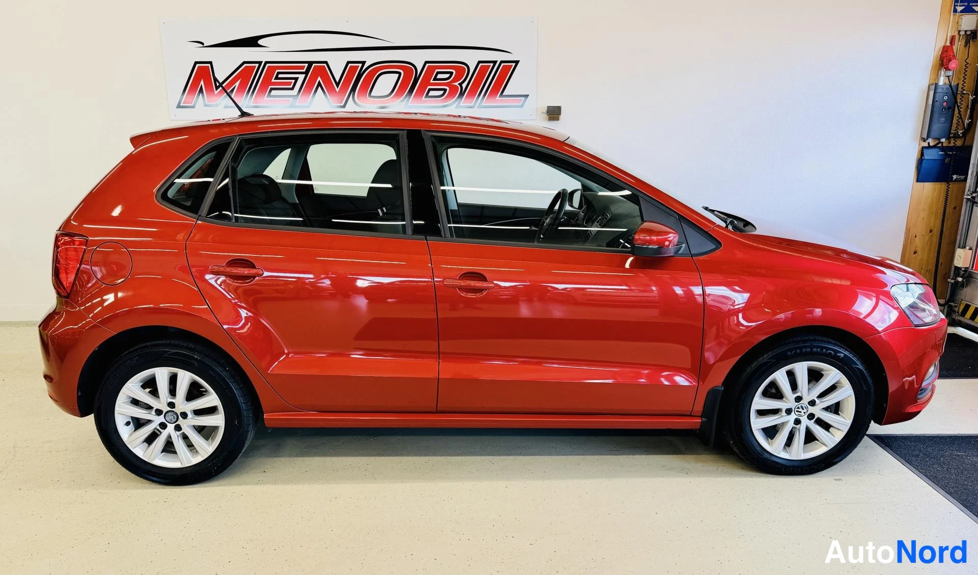 Punainen Volkswagen Polo 2015, sivulta, kuva 5