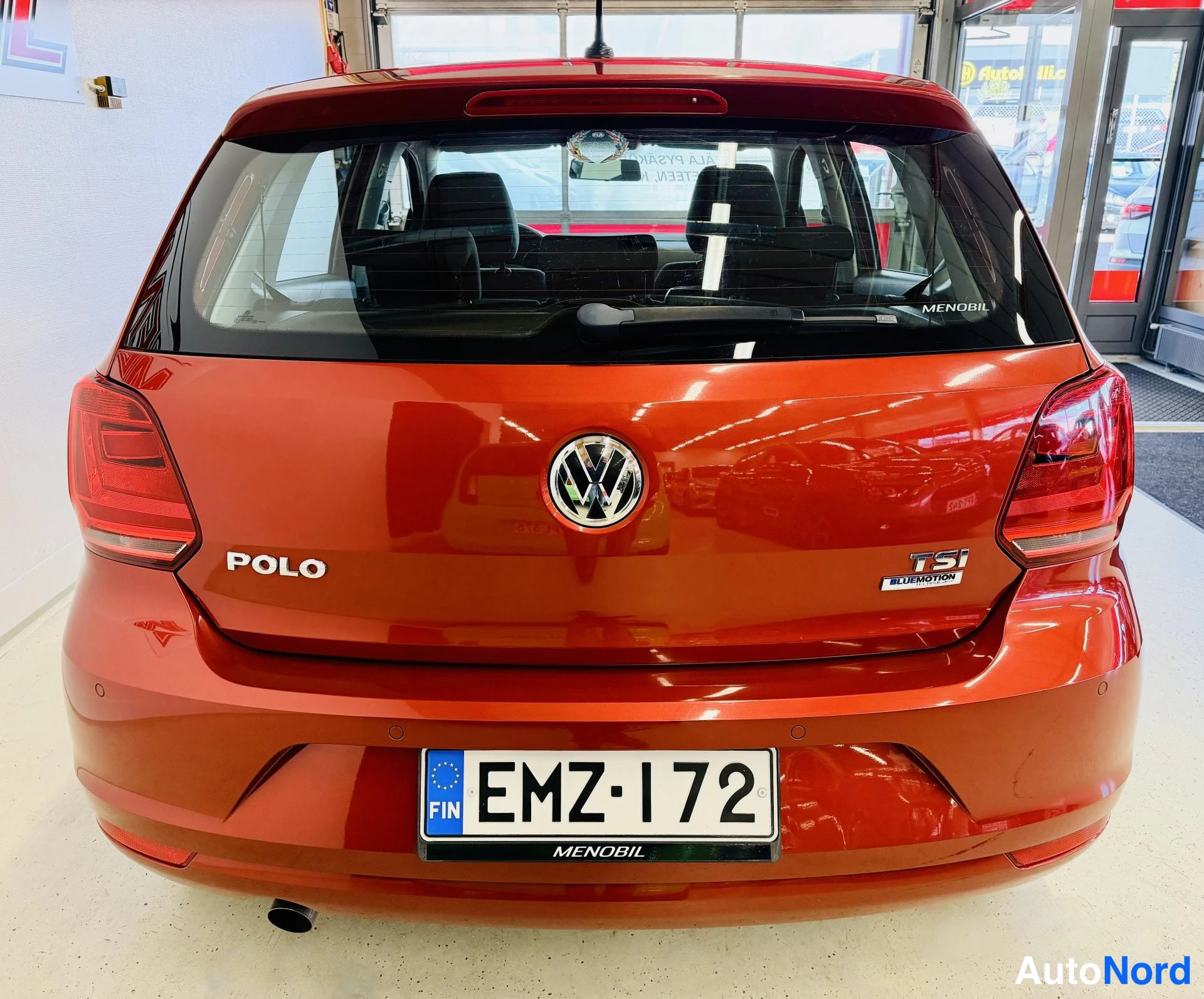 Punainen Volkswagen Polo 2015, takaa, kuva 8
