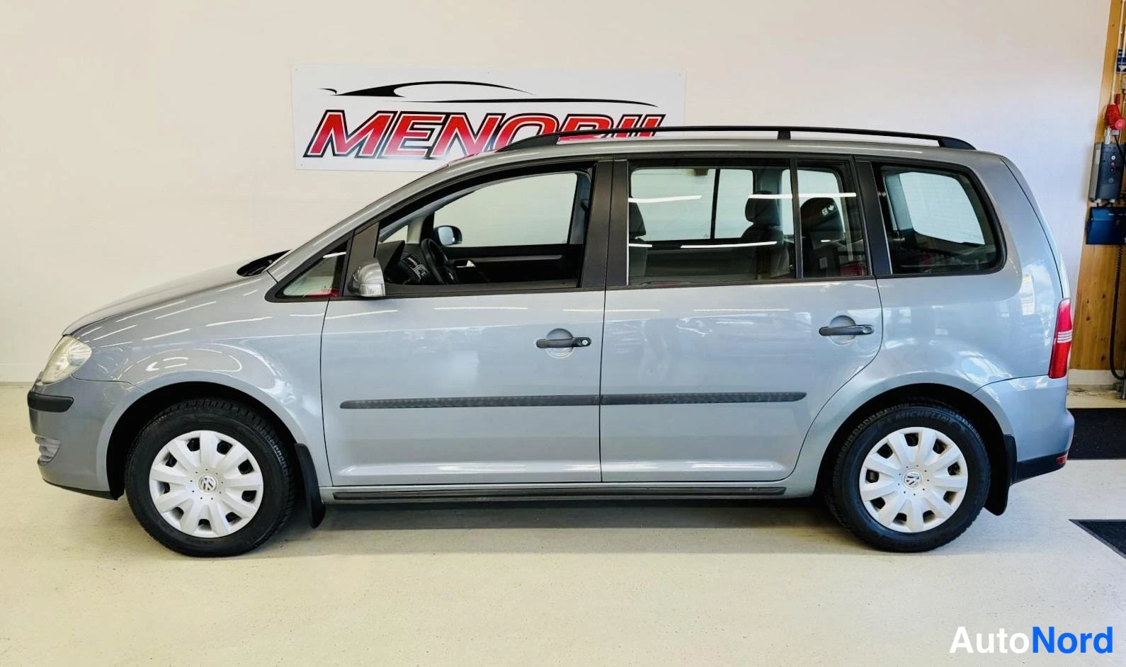 Hopea Volkswagen Touran 2008, sivulta, kuva 9