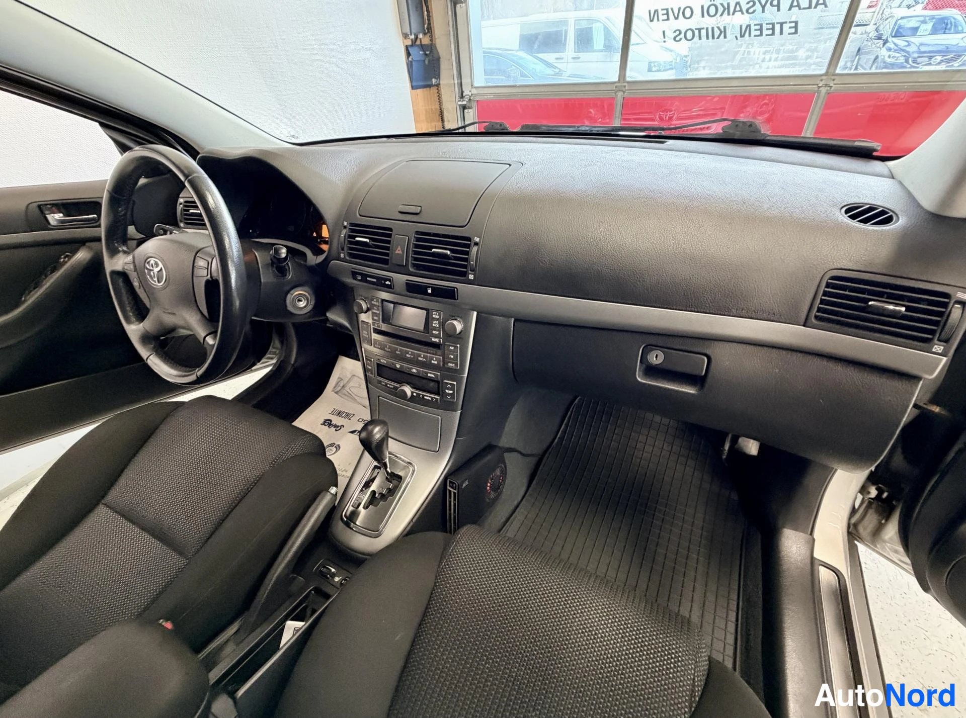 Hopea Toyota Avensis 2009, kuva 12