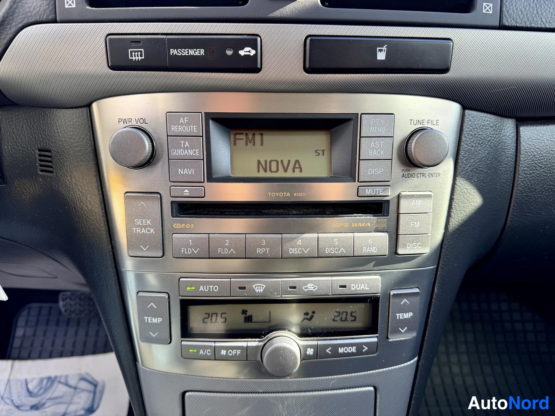 Hopea Toyota Avensis 2009, kuva 14