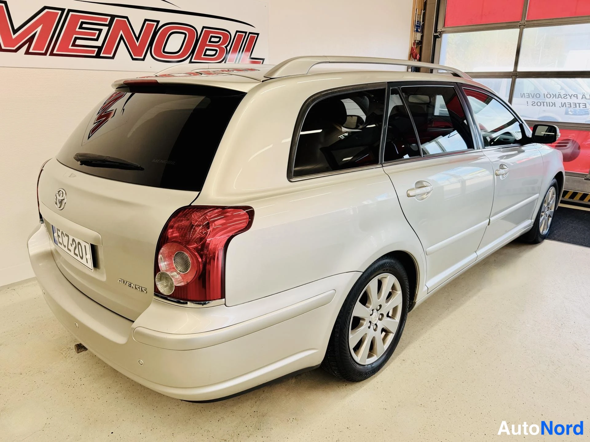 Hopea Toyota Avensis 2009, takaviisto, kuva 6