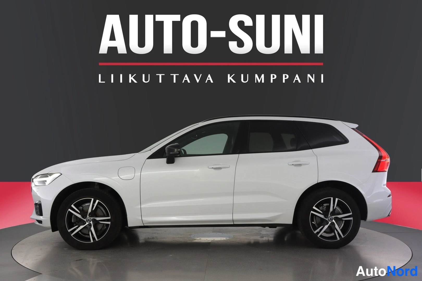 Valkoinen Volvo XC60 2021, sivulta, kuva 4