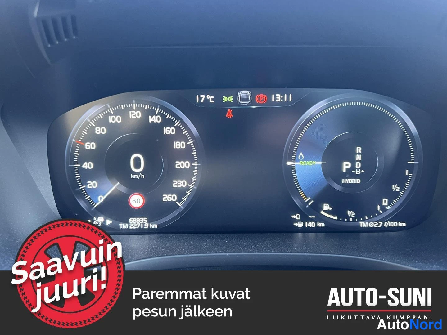 Muu: Digitaalinen mittaristo, jonka kilometrilaskuri näyttää TM 22719 km ja vaihteen valinta P (HYBRID).