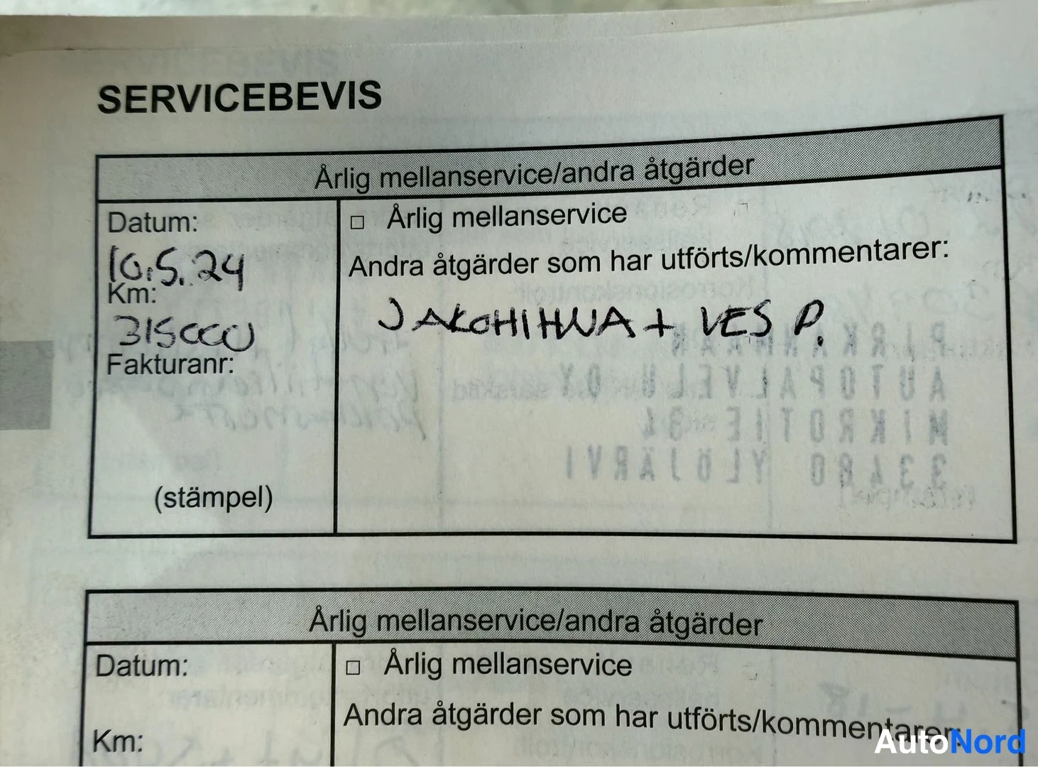 Asiakirja: Huoltokirjan servicebevis-sivu, käsinkirjoitettu merkintä 16.5.24, km 315000, jäähdytinhuuhtelu ja vesipumppu