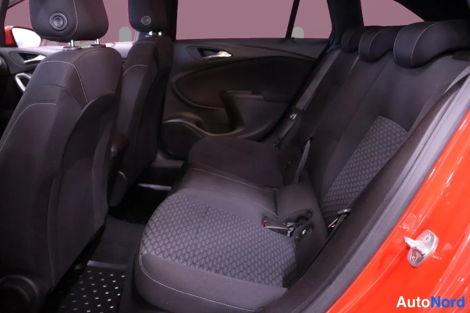 Punainen Opel Astra Sports Tourer 2019, kuva 19