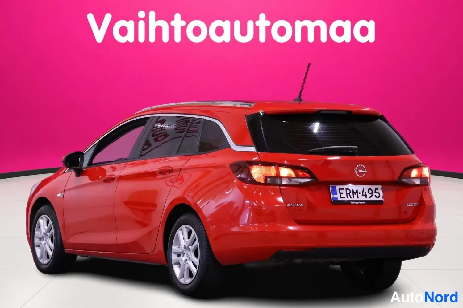 Punainen Opel Astra Sports Tourer 2019, takaviisto, kuva 8