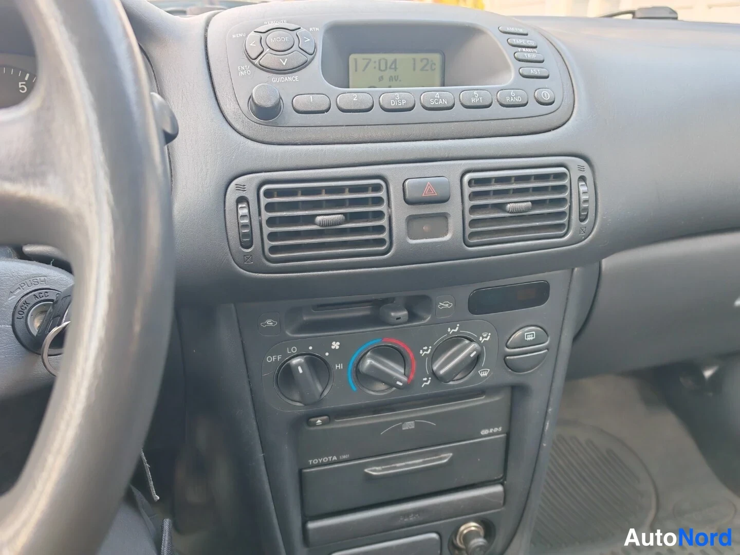 Punainen Toyota Corolla 2000, kuva 11