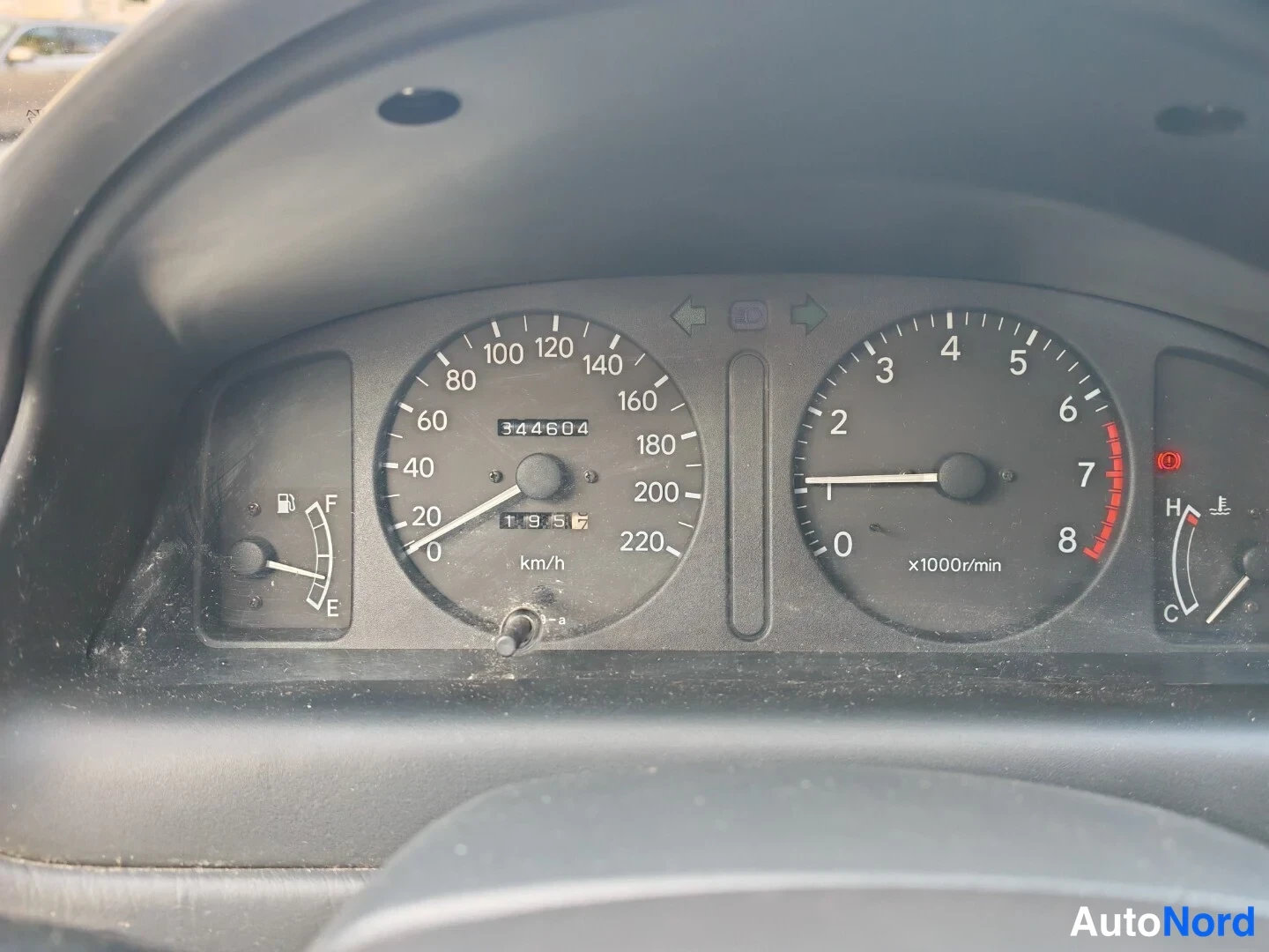 Punainen Toyota Corolla 2000, kuva 12