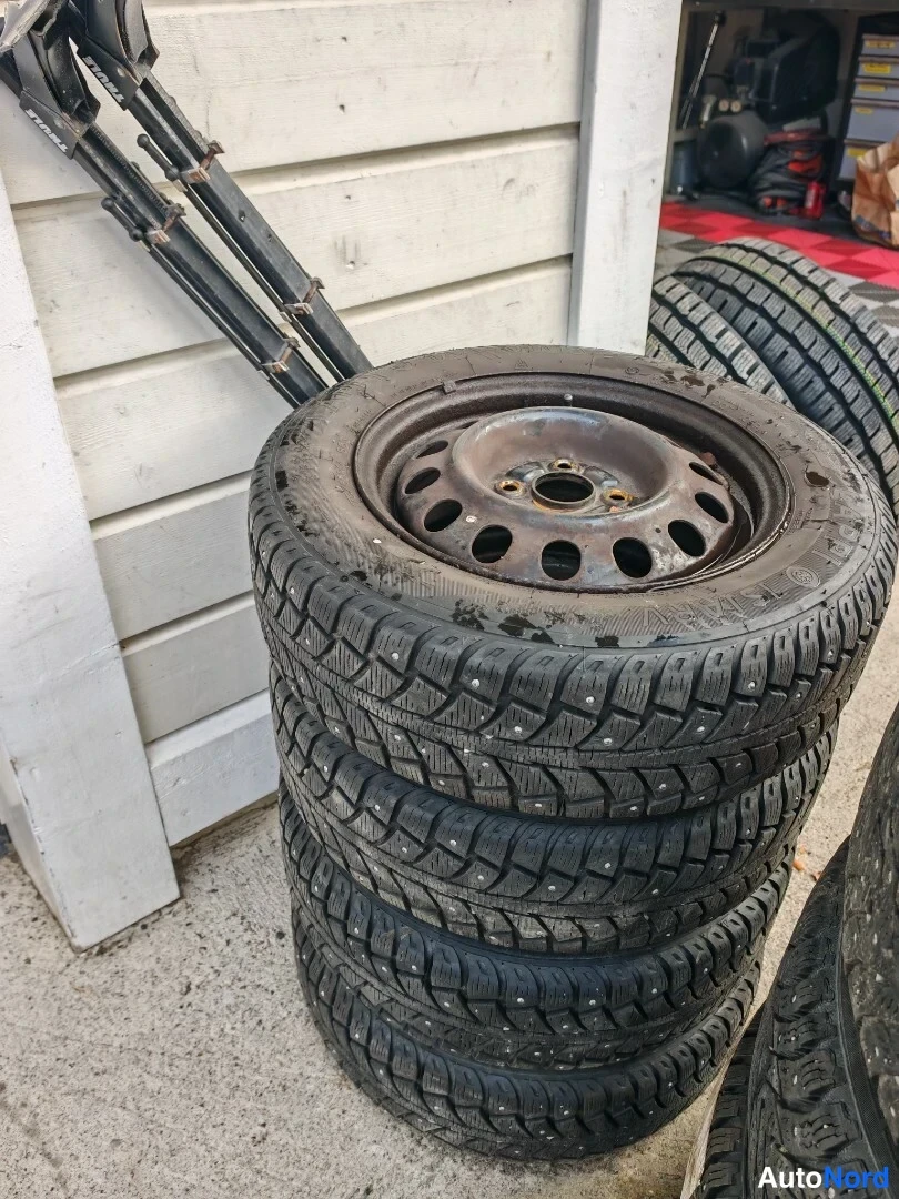Punainen Toyota Corolla 2000, kuva 14