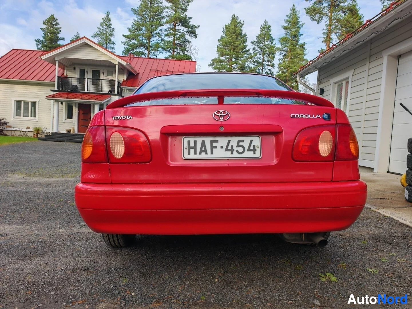Punainen Toyota Corolla 2000, takaa, kuva 8