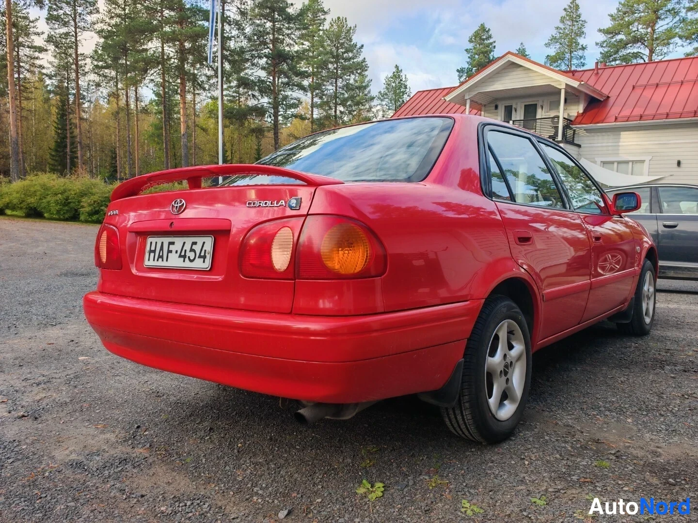 Punainen Toyota Corolla 2000, takaviisto, kuva 7
