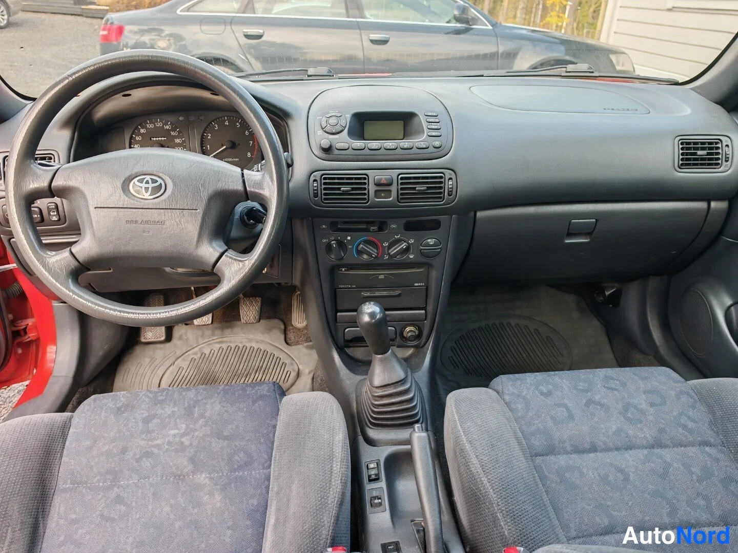 Punainen Toyota Corolla 2000, kuva 10