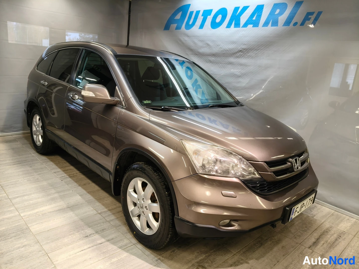 Ruskea Honda CR-V 2010, etuviisto, keula oikealle, kuva 2