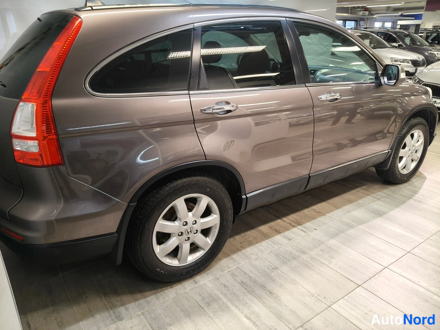 Ruskea Honda CR-V 2010, takaviisto, kuva 5