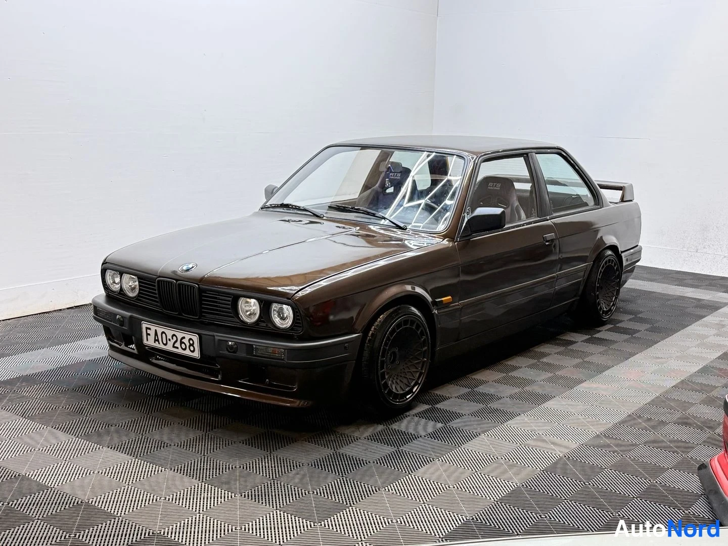 BMW 320 E30 M52B25 - Manuell - 2 år Besiktning - Skålstolar - Utan ABS - Sedan, 1985