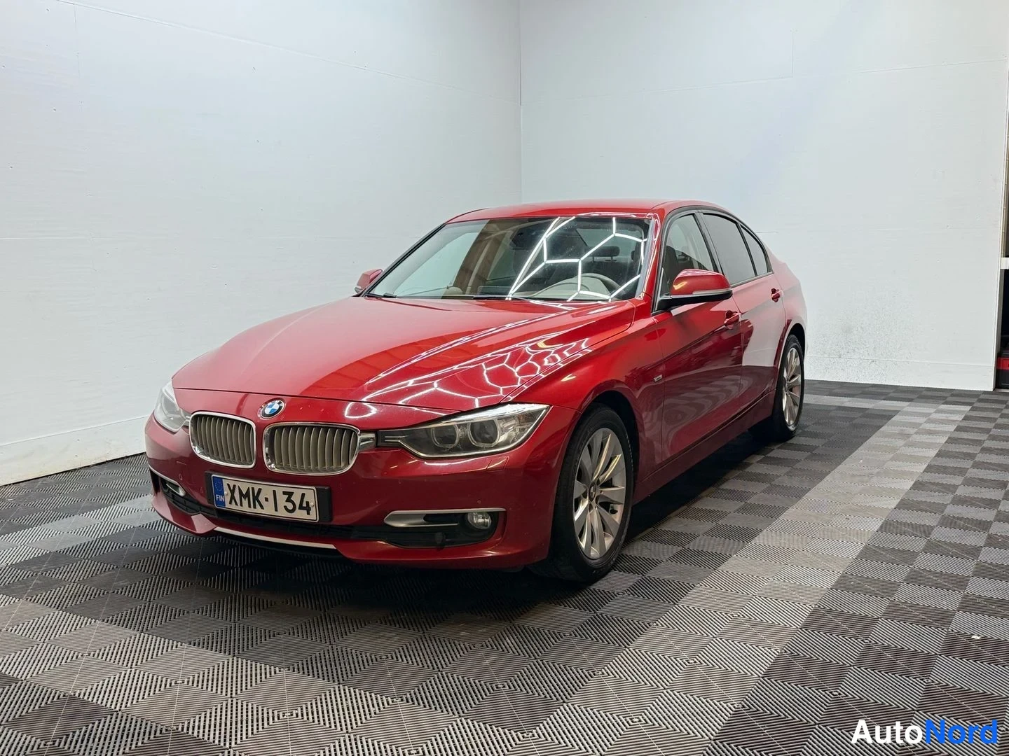 BMW 320d A F30 Business 2012