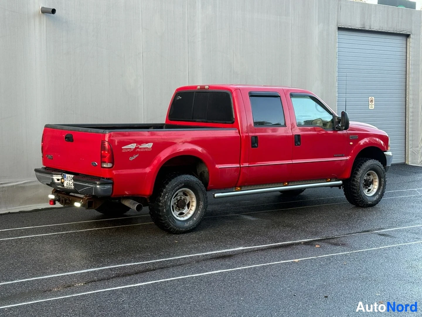 Punainen Ford F-350 1999, takaviisto, kuva 10