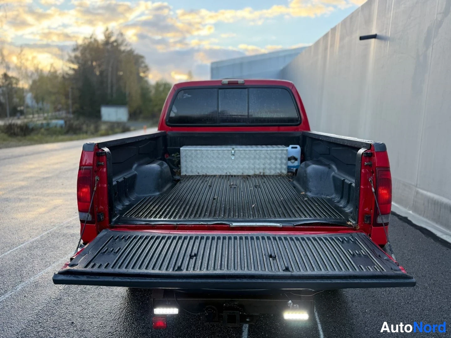 Punainen Ford F-350 1999, takaa, kuva 13