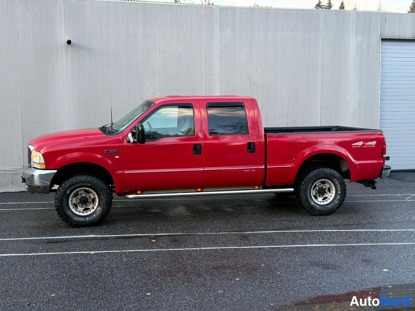Punainen Ford F-350 1999, etuviisto, keula vasemmalle, kuva 4