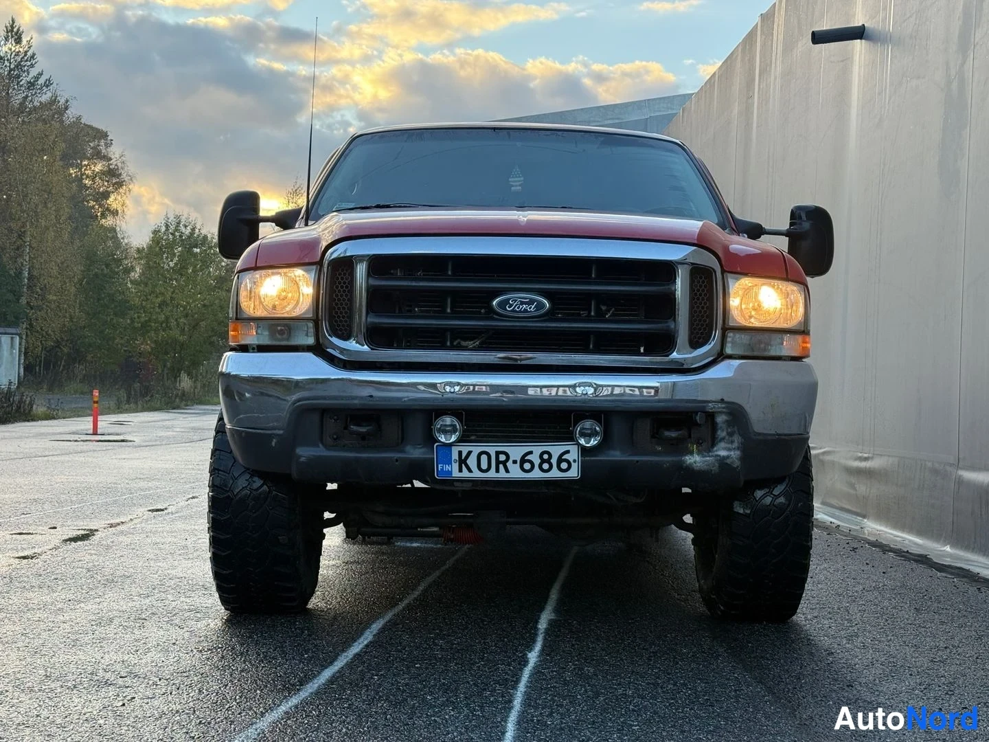Punainen Ford F-350 1999, edestä, kuva 7