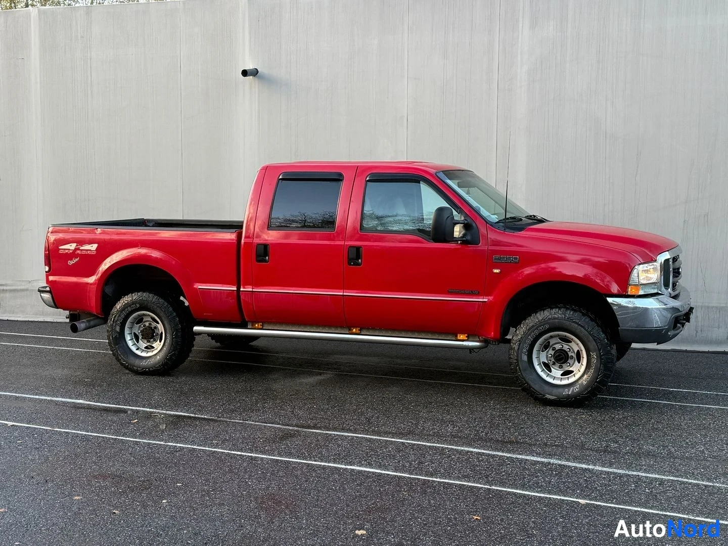 Punainen Ford F-350 1999, sivulta, kuva 8