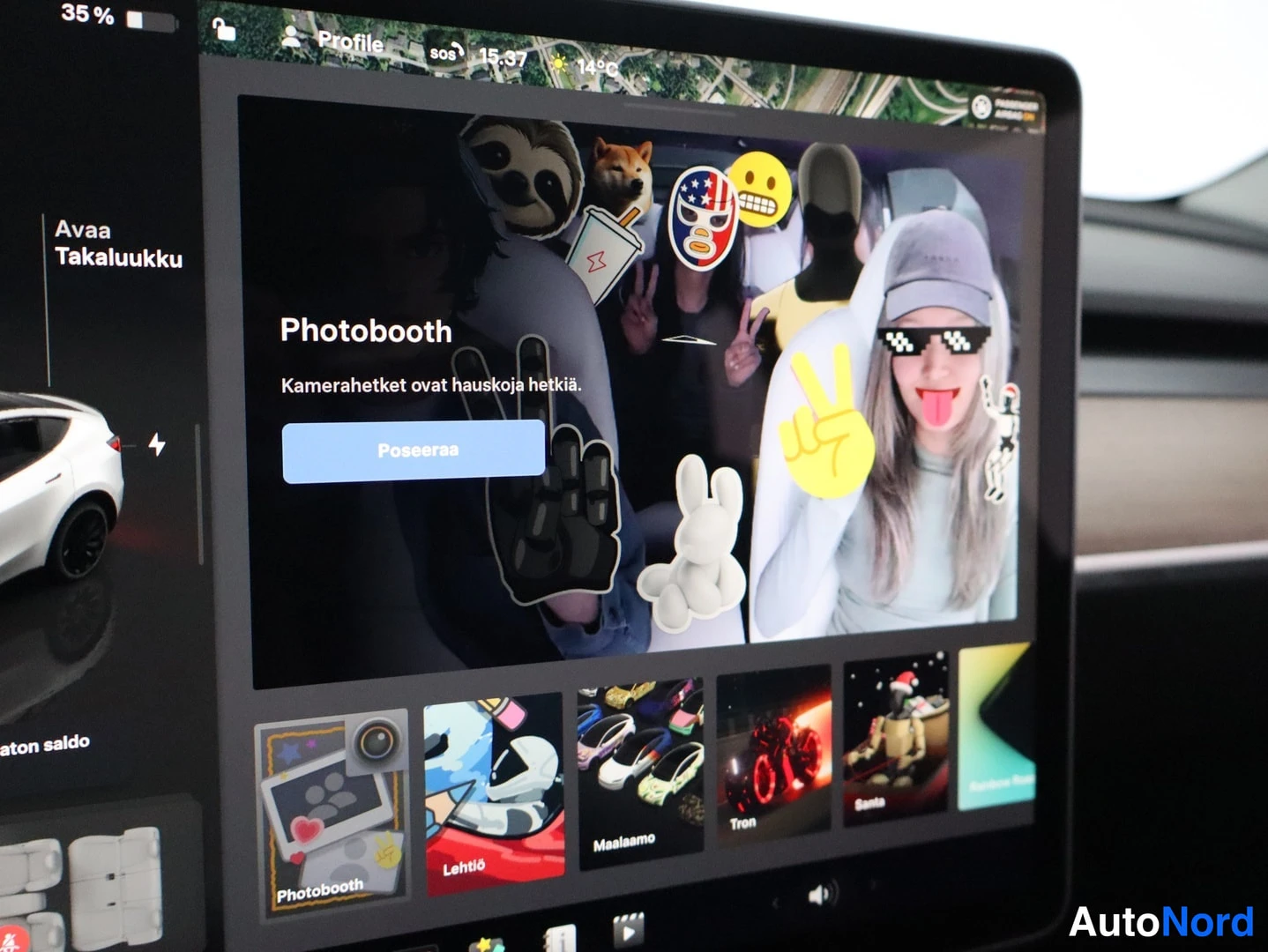 Muu: Keskinäytön Photobooth-näkymä hahmosuodattimilla, vasemmalla valikko 'Avaa Takaluukku'.
