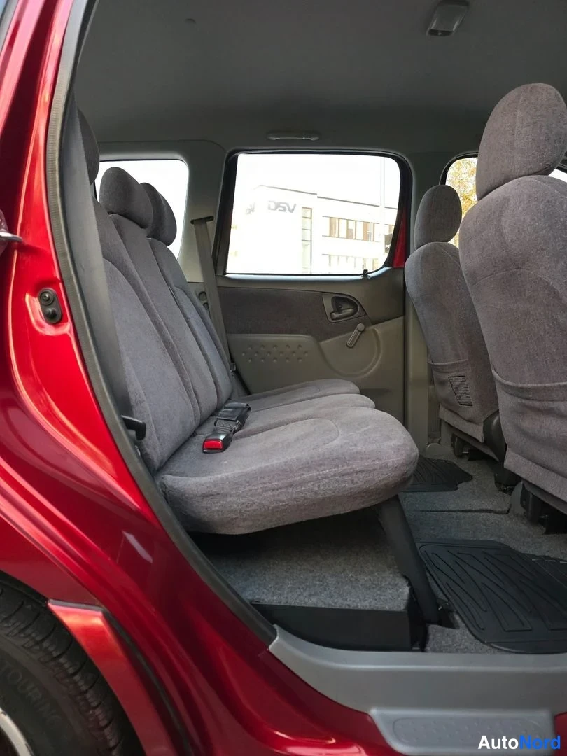 Punainen Toyota Yaris Verso 1999, sivulta, kuva 12