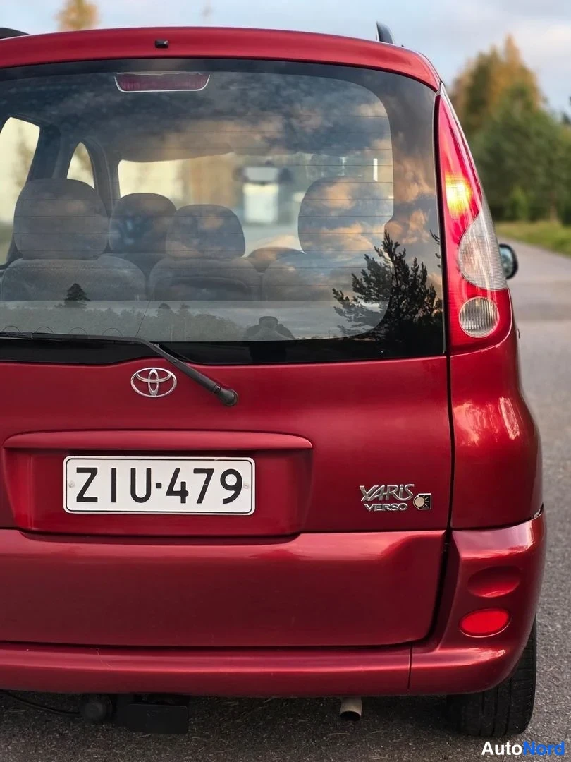 Punainen Toyota Yaris Verso 1999, takaviisto, kuva 15